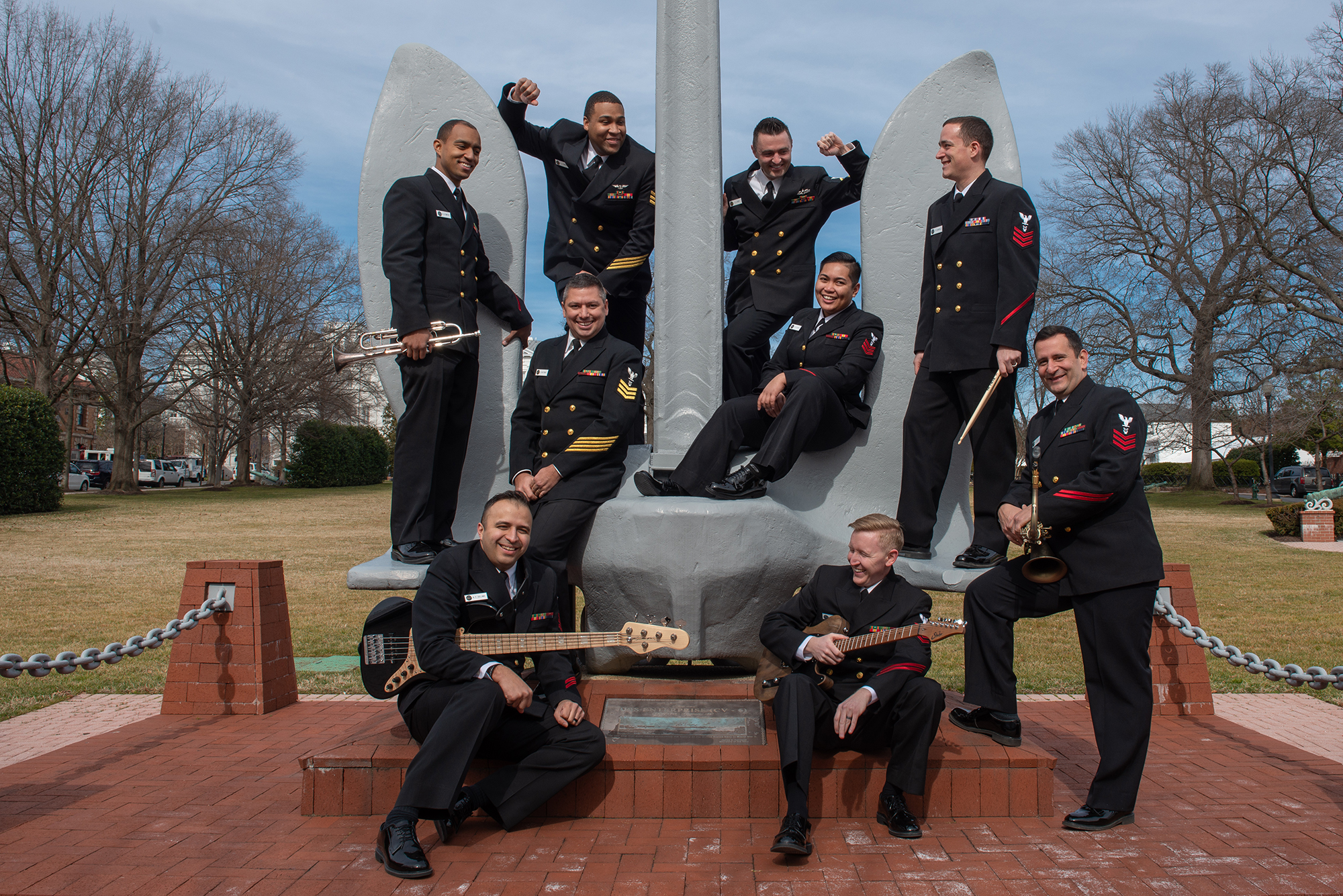 🇺🇸 There's no better way to spend Memorial Day weekend than honoring our heroes through the power of music. Tonight at 8pm, the @usnavyband Cruisers will take the stage, showcasing their incredible talent and dedication to our country. Spread the word and invite your friends and family to join us for this meaningful and unforgettable concert. We'll see you tonight at the Rehoboth Beach Bandstand! 🎶🎺⚓️
#MemorialDay #usnavy #NavyMusic #unitedstates #rehobothbeach #rbbandstand #rehobothbandstand #delaware #freeconcert #armedforces