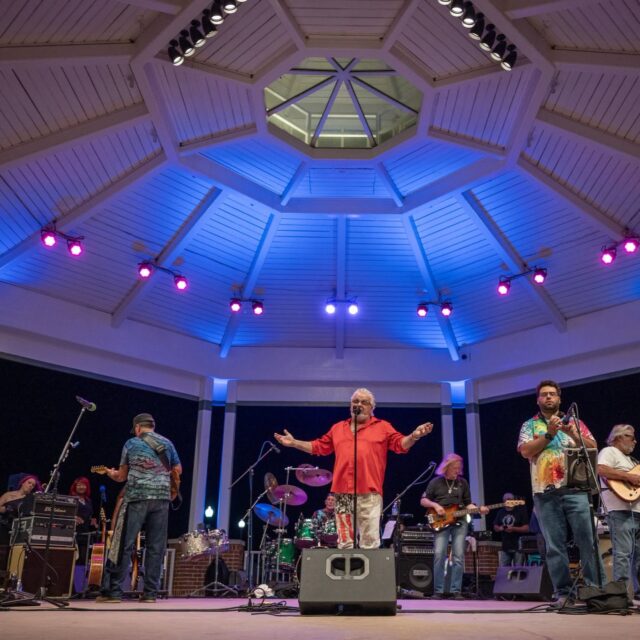 🎶 What a great night at the Rehoboth Beach Bandstand featuring Brave Strangers - A Tribute to Bob Seger and the Silver Bullet Band! Their 14-piece powerhouse band delivered an incredible performance! 🎸